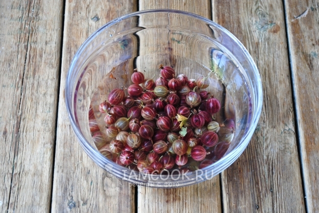 Помыть крыжовник