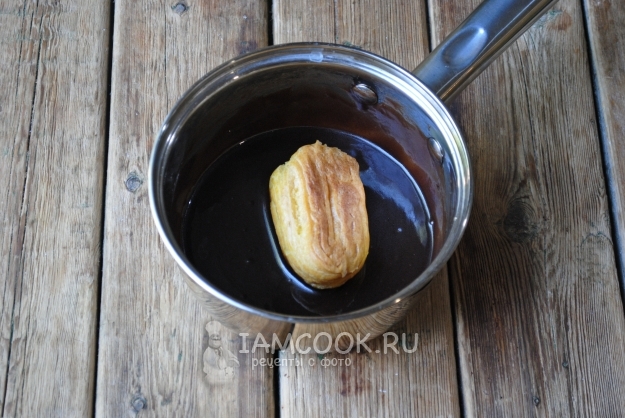 Окунуть эклер в глазурь