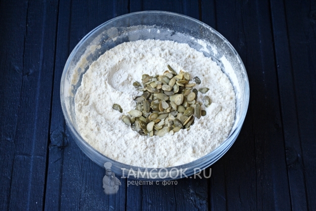 Положить семечки