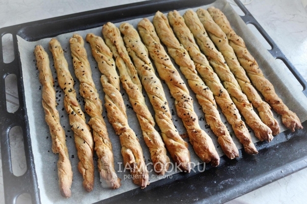 Испечь хлебные палочки