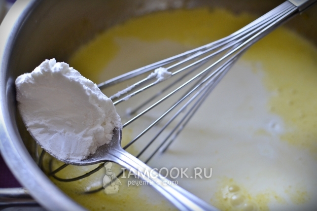 Добавить крахмал и молоко