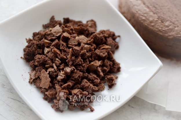 Порезать бисквит на кусочки