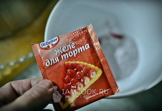 Всыпать порошок желе в миску