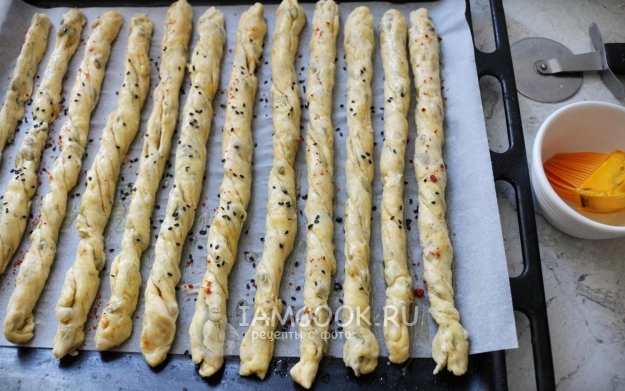 Посыпать кунжутом