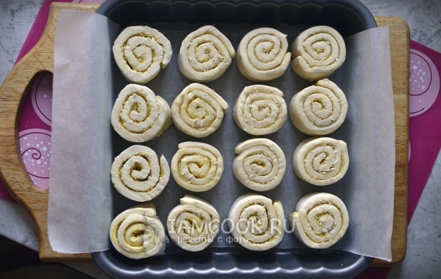 Положить заготовки в форму