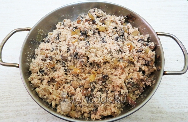 Всыпать соль и перец