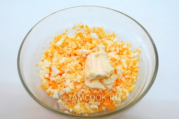 Положить масло