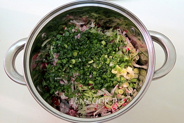 Добавить зеленый лук