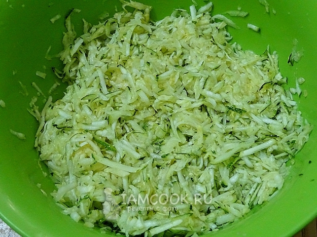 Потереть кабачки