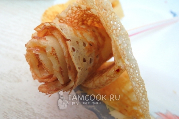 Скрутить из блина розу