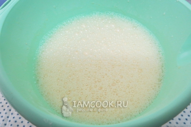 Влить масло