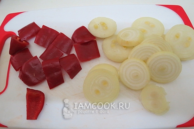 Порезать лук и перец