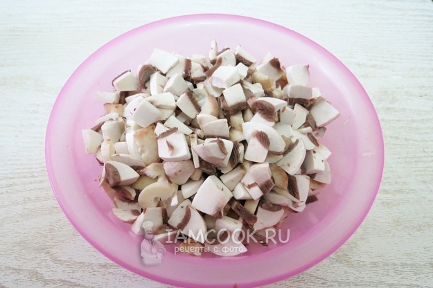 Порезать шампиньоны