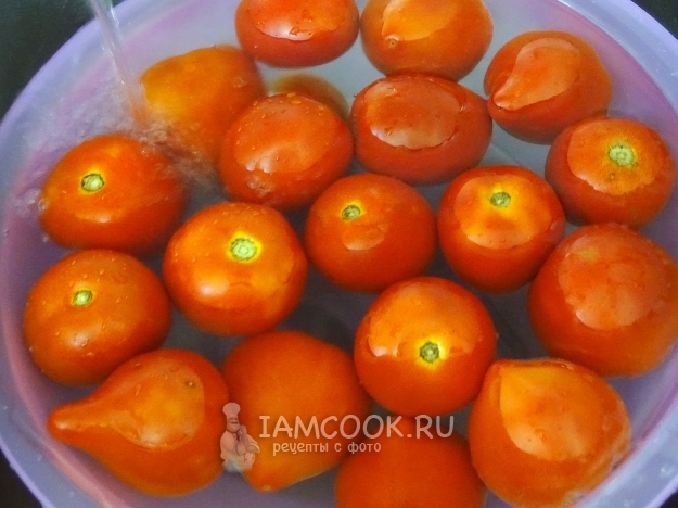 Помыть помидоры