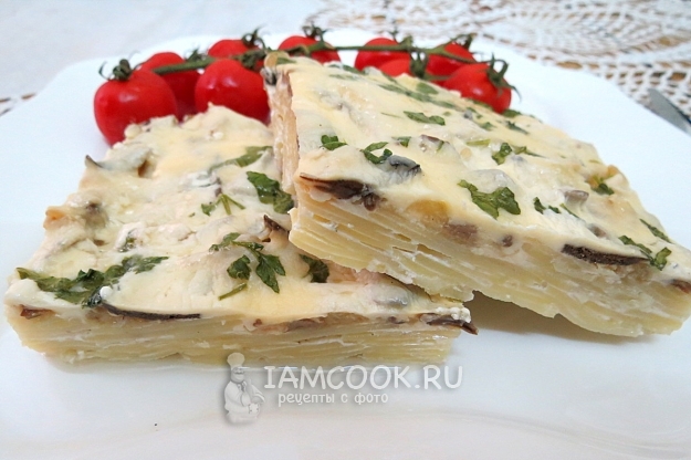 Готовая картошка с белыми грибами в духовке