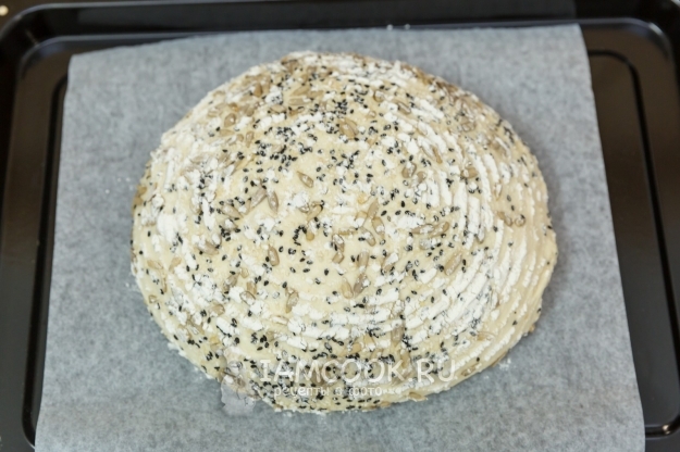 Выложить заготовку на противень