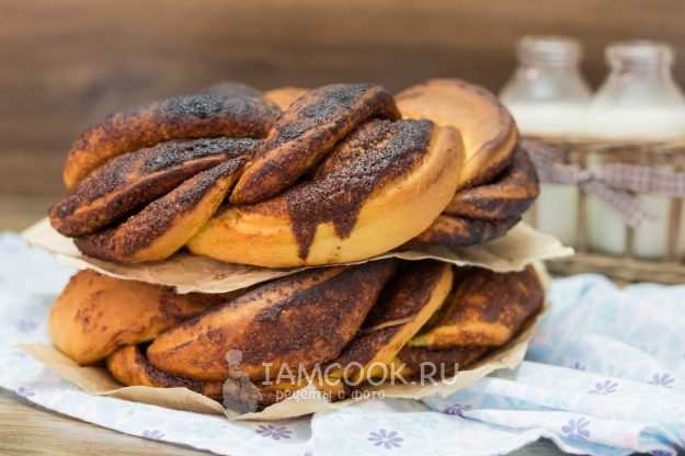 Фото калача с корицей и сахаром