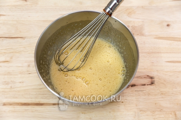 Взбить яйца с сахаром