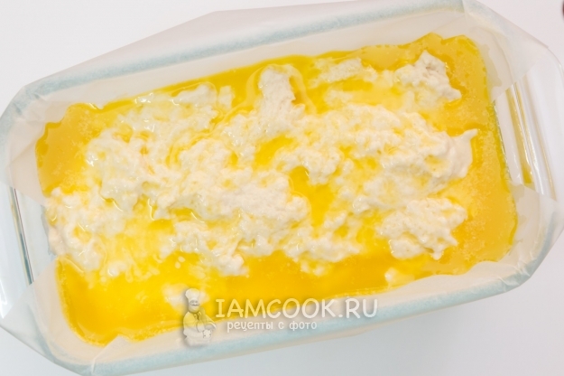 Влить масло