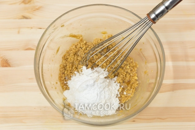 Всыпать муку