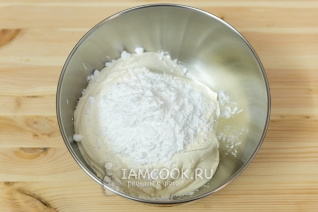 Всыпать сахарную пудру