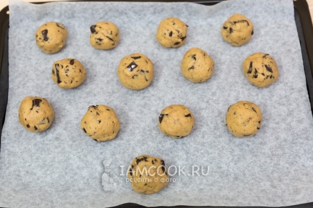 Выложить заготовки на противень