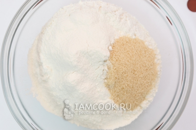Соединить муку, соль и сахар