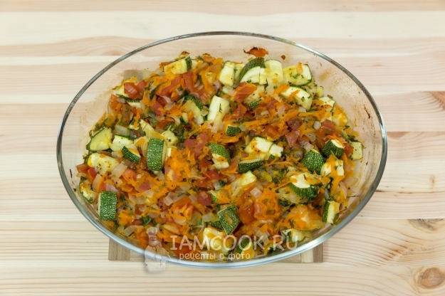 Запеченное в духовке рагу из кабачков