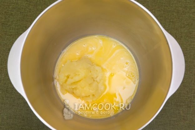 Добавить картофельное пюре