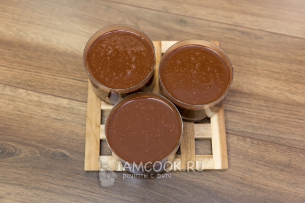 Разлить панна-котту по формочкам