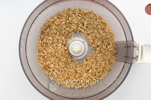 Измельчить орехи