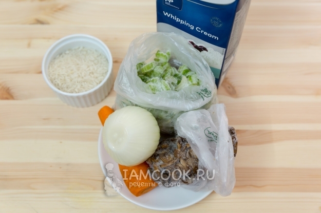 Ингредиенты для сливочного супа с грибами и сельдереем