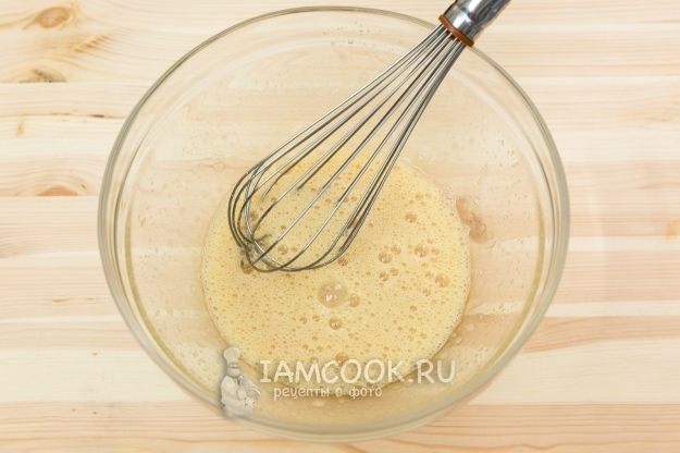 Взбить яйца с сахаром