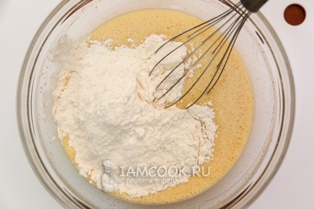 Всыпать муку