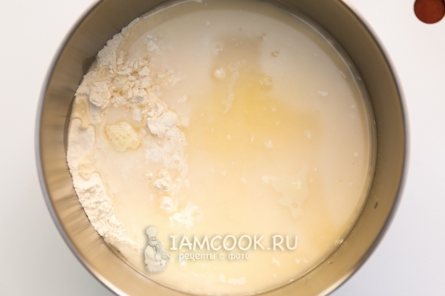 Добавить сгущенку, сок лимона и воду