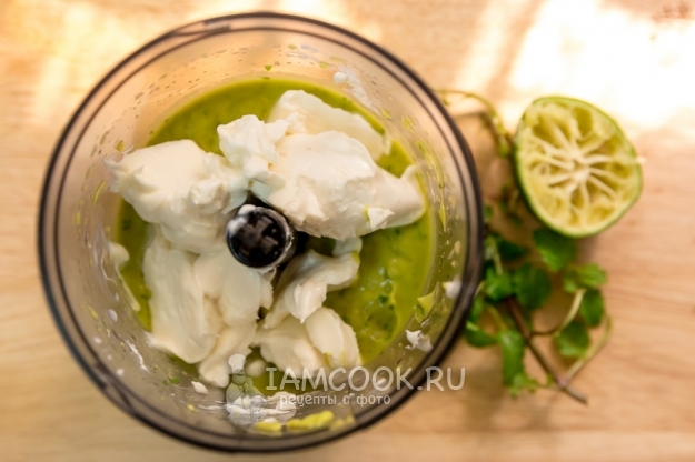 Положить сливочный сыр