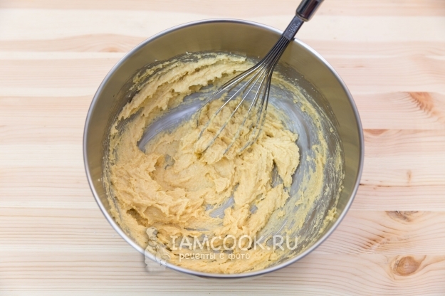 Взбить масло с сахаром