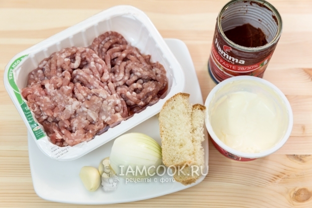 Ингредиенты для куриных котлет с томатной подливкой