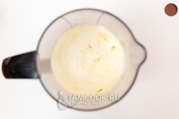 Взбить сливки с сахаром