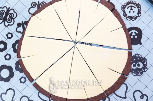 Порезать тесто на сегменты