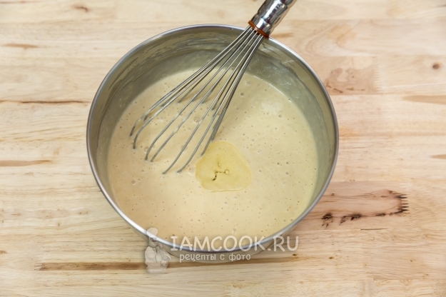 Влить масло