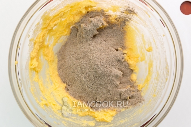 Всыпать муку