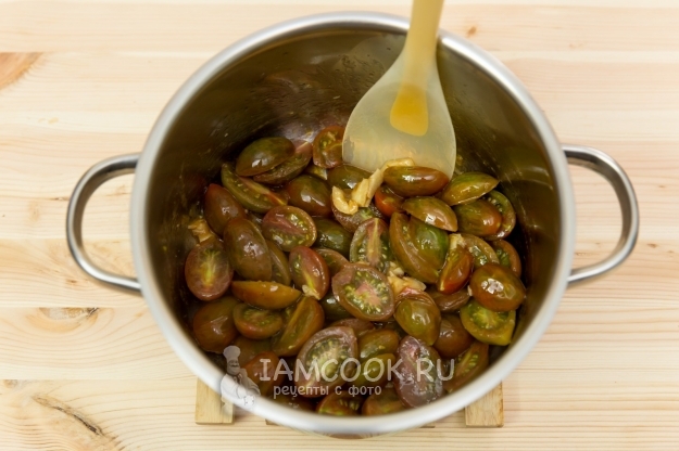 Положить помидоры