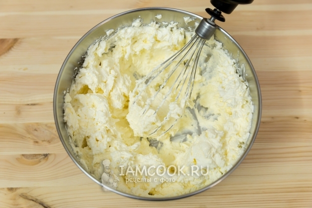Взбить крем венчиком