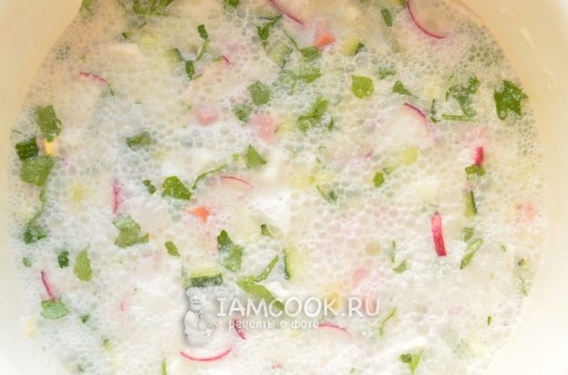 Фото классической окрошки с колбасой на уксусе