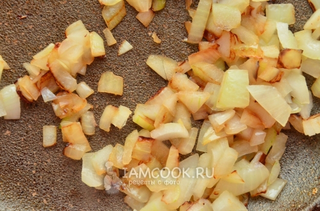 Обжарить лук