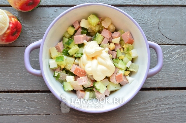 Положить майонез