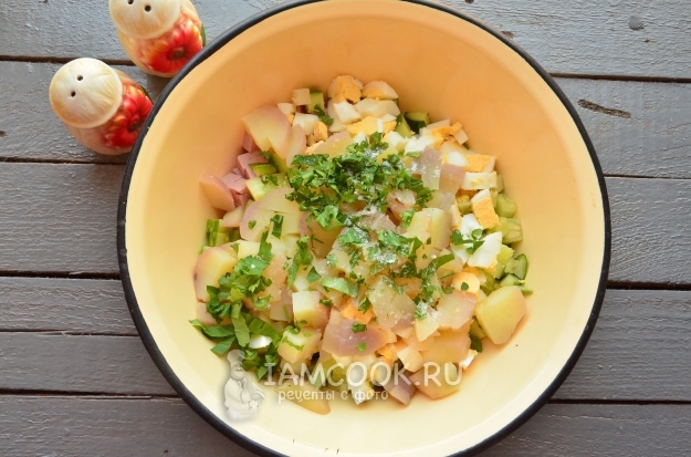 Положить зелень