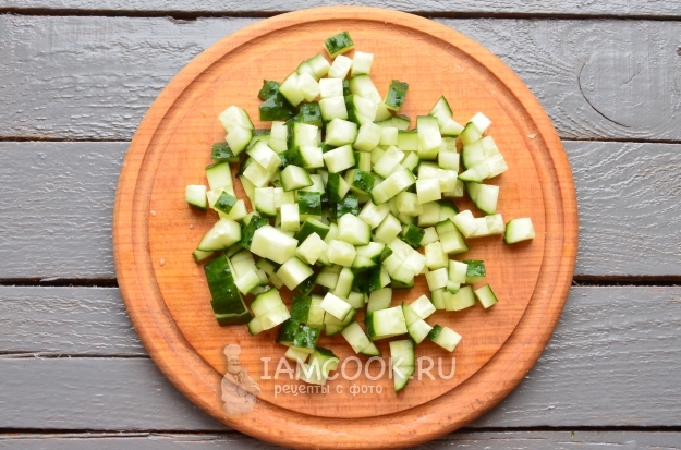 Порезать огурцы