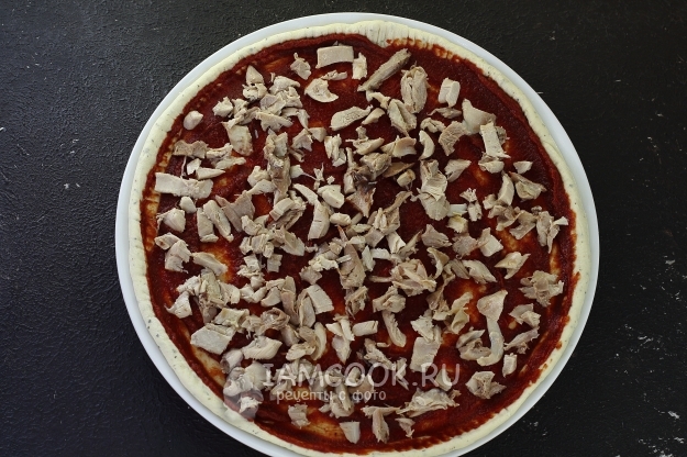 Положить куриное филе